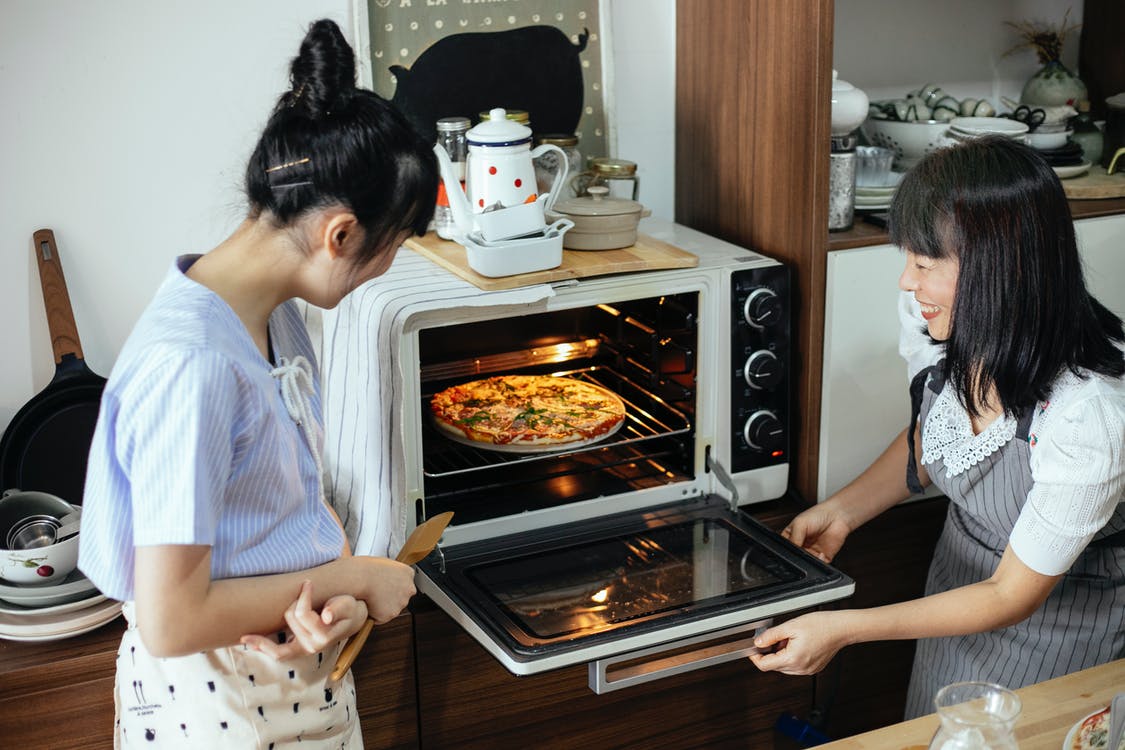 https://riddhidisplay.com/wp-content/uploads/2021/12/Tips-For-Buying-The-Best-Commercial-Pizza-Oven.jpeg